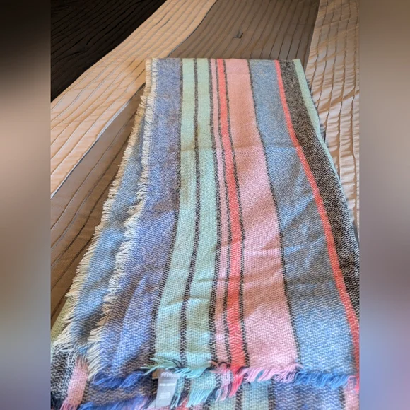 💥💥💥 Sale Aerie Women’s OversizednCozy Blanket Scarf Fringe Trim - Picture 2 of 3